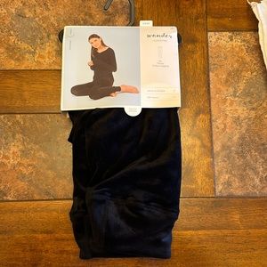 Wander by Hot Totties Women's Vivian velour leggings Size M New